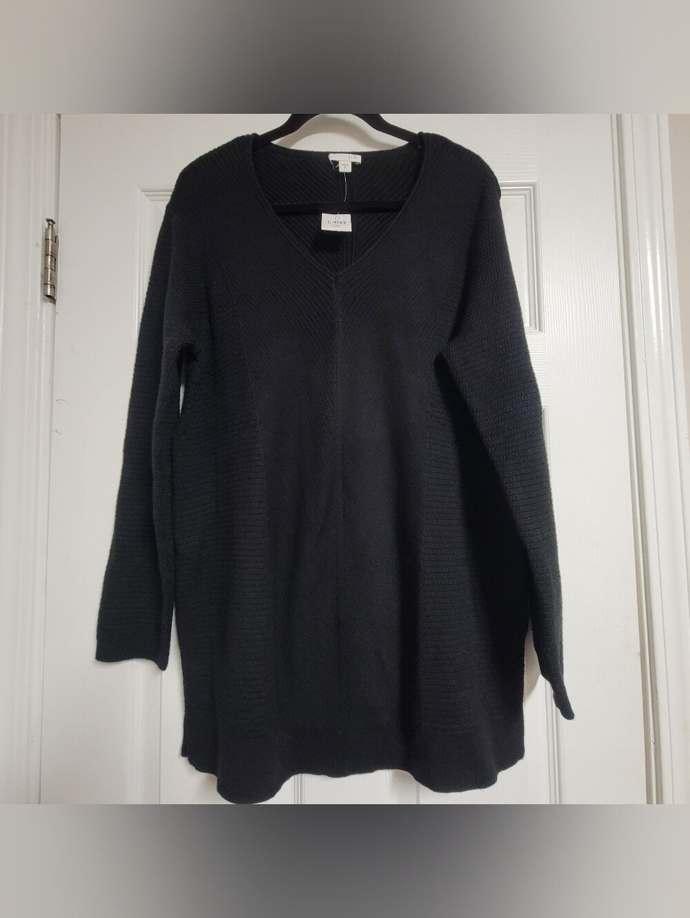 J. Jill NWT Black V-Neck Textured Knit Tunic Sweater Size Medium.